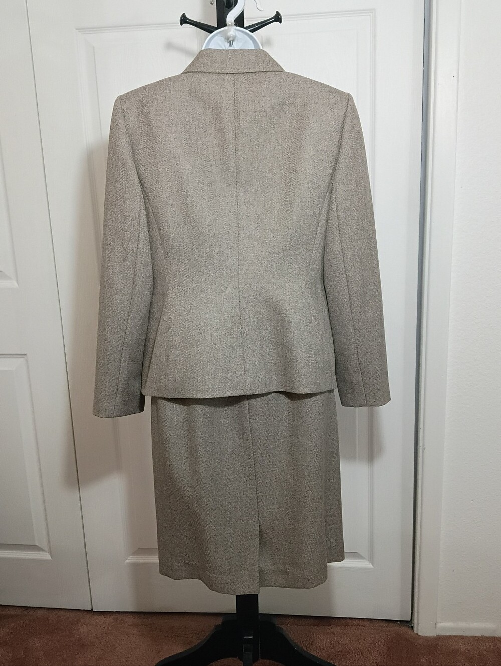 Le Suit Petite 6 Skirt Suit Set - 3 Button Accent Blazer & Skirt - Picture 5 of 15